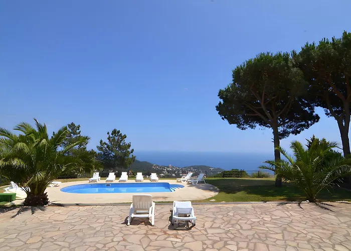 Semesterbostad Roselles *